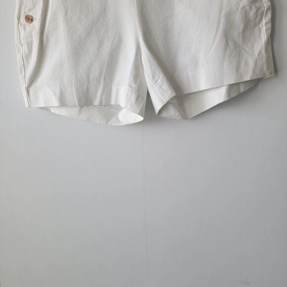 banana republic womens Mid Rise Chino Short size 6 button detail - Picture 2 of 6